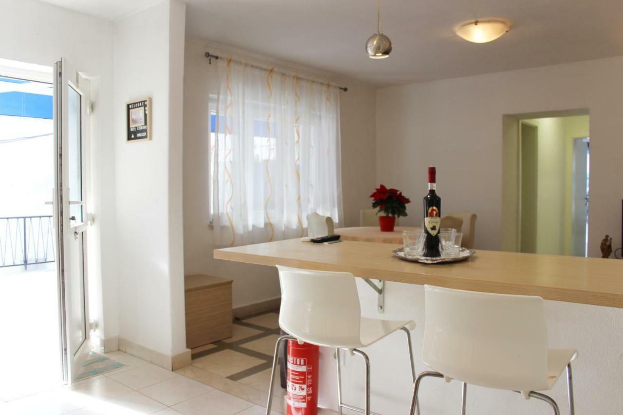 Apartment Pino Pucisca Exterior photo