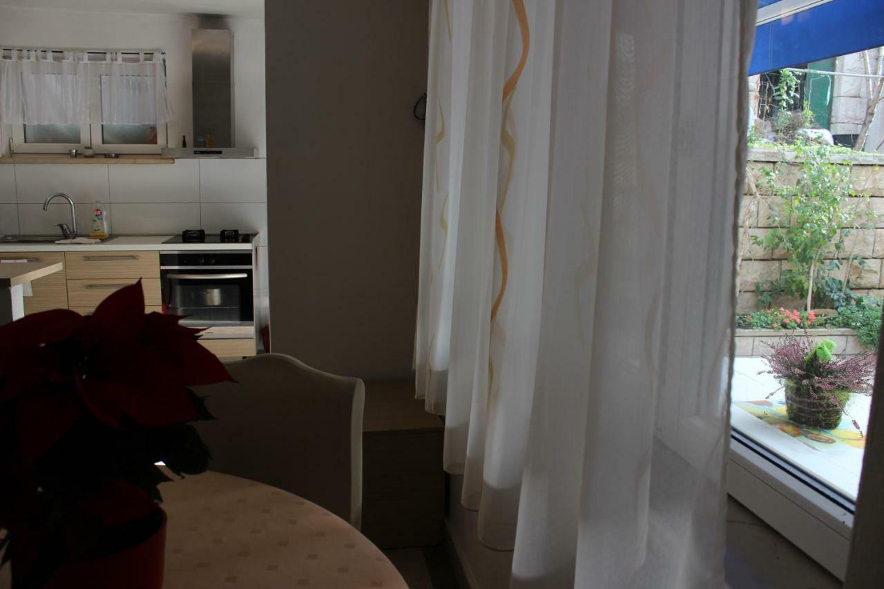 Apartment Pino Pucisca Exterior photo