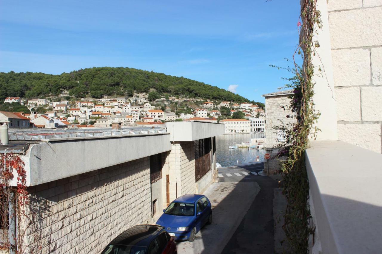 Apartment Pino Pucisca Exterior photo