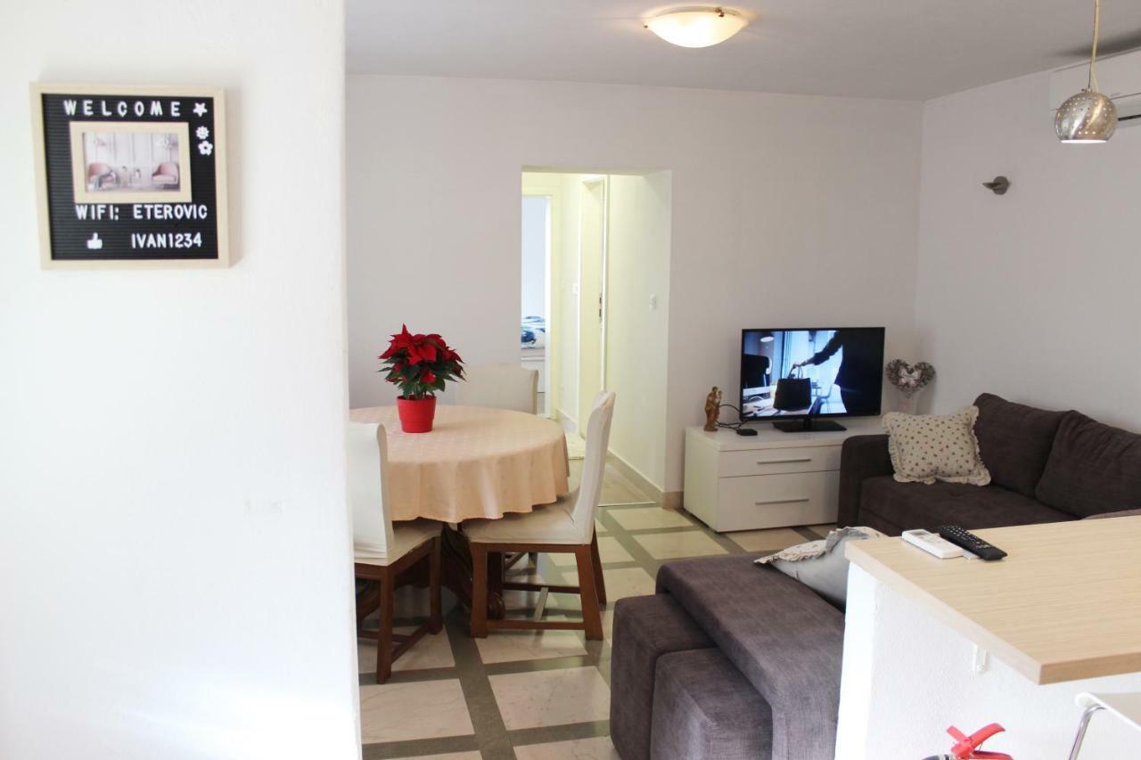 Apartment Pino Pucisca Exterior photo